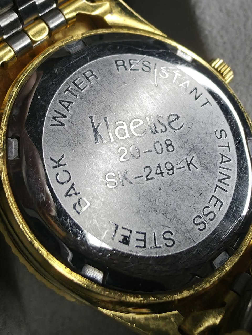 🔥 ساعة فخمة من klaeuse ياباني
🔥بتصميم كلاسيكي ملكي 
⌚ ساعة رجالية لون ذهبي كامل
✨ تصميم أنيق وفاخر يلفت النظر
📅 عرض تاريخ بعدسة مكبرة
💎 مناسبة للسهرات، الدوام، والهدايا
🛡️ خامة مرتبة وشكل يعطي هيبة وفخامة
إذا تريد تميز بإطلالة راقية، هاي الساعة اختيارك الصح 👌
السعر مناسب مقابل الفخامة والجودة 💰
راسلنا للحجز والاستفسار 📩


**إذا كنت صاحب هذا الإعلان وتريد حذفه لأي سبب، رجاءا أرسل رسالة إلى الدعم الفني**