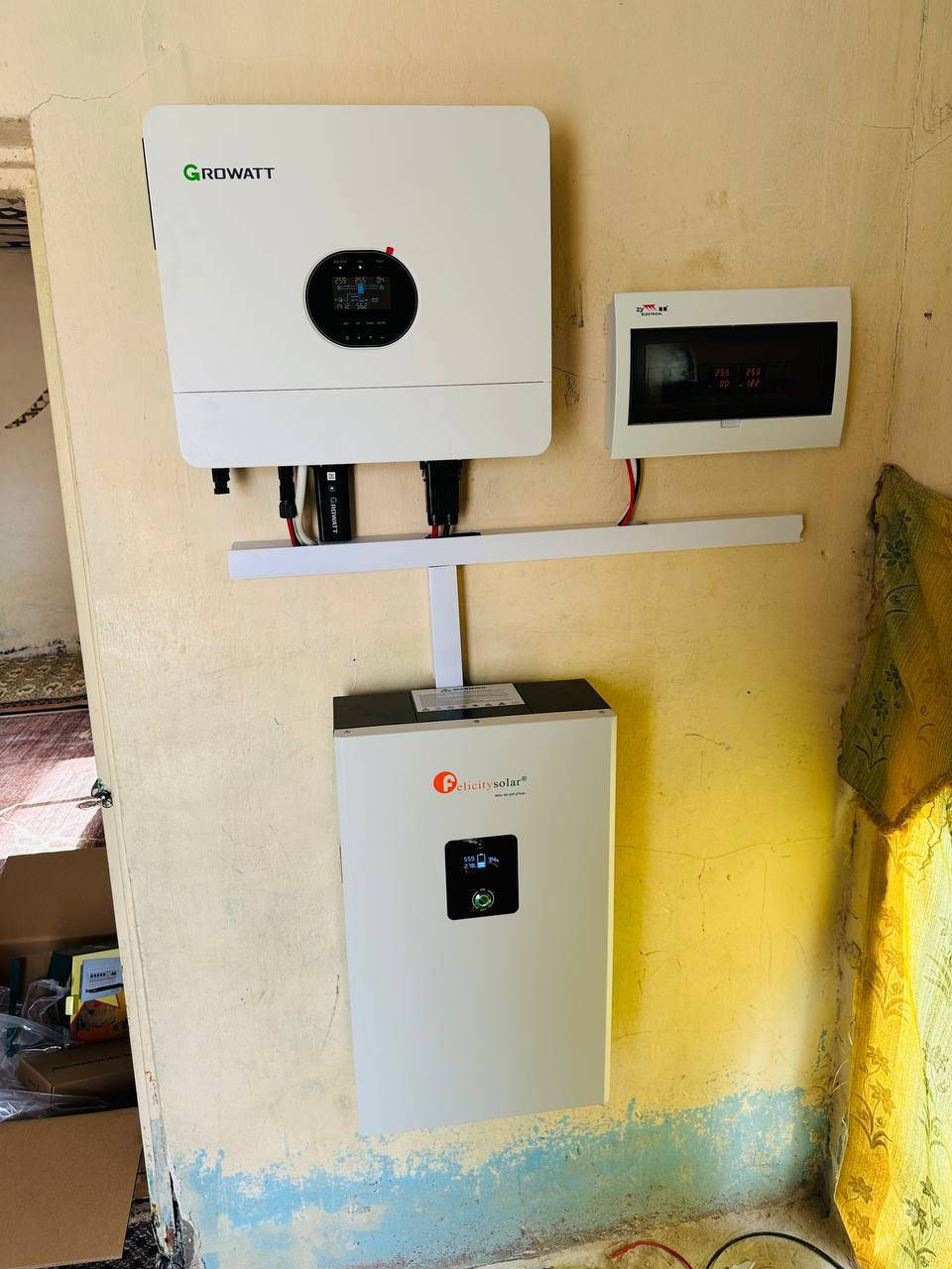 جانب من أعمالنا – شركة آشور للطاقة الشمسية
تم بحمد الله ربط منظومة طاقة شمسية في #طق_طق /   بكفاءة عالية وتشغيل مستقر
🔹 مكونات المنظومة:
▪️ 3ألواح شمسية (إيرا)
▪️ بطارية ليثيوم 5 كيلو واط فلستي
▪️ إنفرتر 6كيلو واط كرواط
⚡ الأداء:
🔸 6 أمبير نهاري
🔸 5 أمبير ليلي
نضمن لكم طاقة مستمرة وتوفير عالي واعتمادية بكل الأوقات
📍 العنوان: أسديرة عليا
👤 بإدارة: أحمد البوحسيب
📞 رقم الهاتف: ***********
آشور للطاقة الشمسية… نكافح الظلام بالطاقة النظيفة
#آشور_للطاقة_الشمسية
#الشرقاط
#سديره_سفلى
#أسديرة_عليا
#الطاقة_الشمسية
#طاقة_نظيفة
