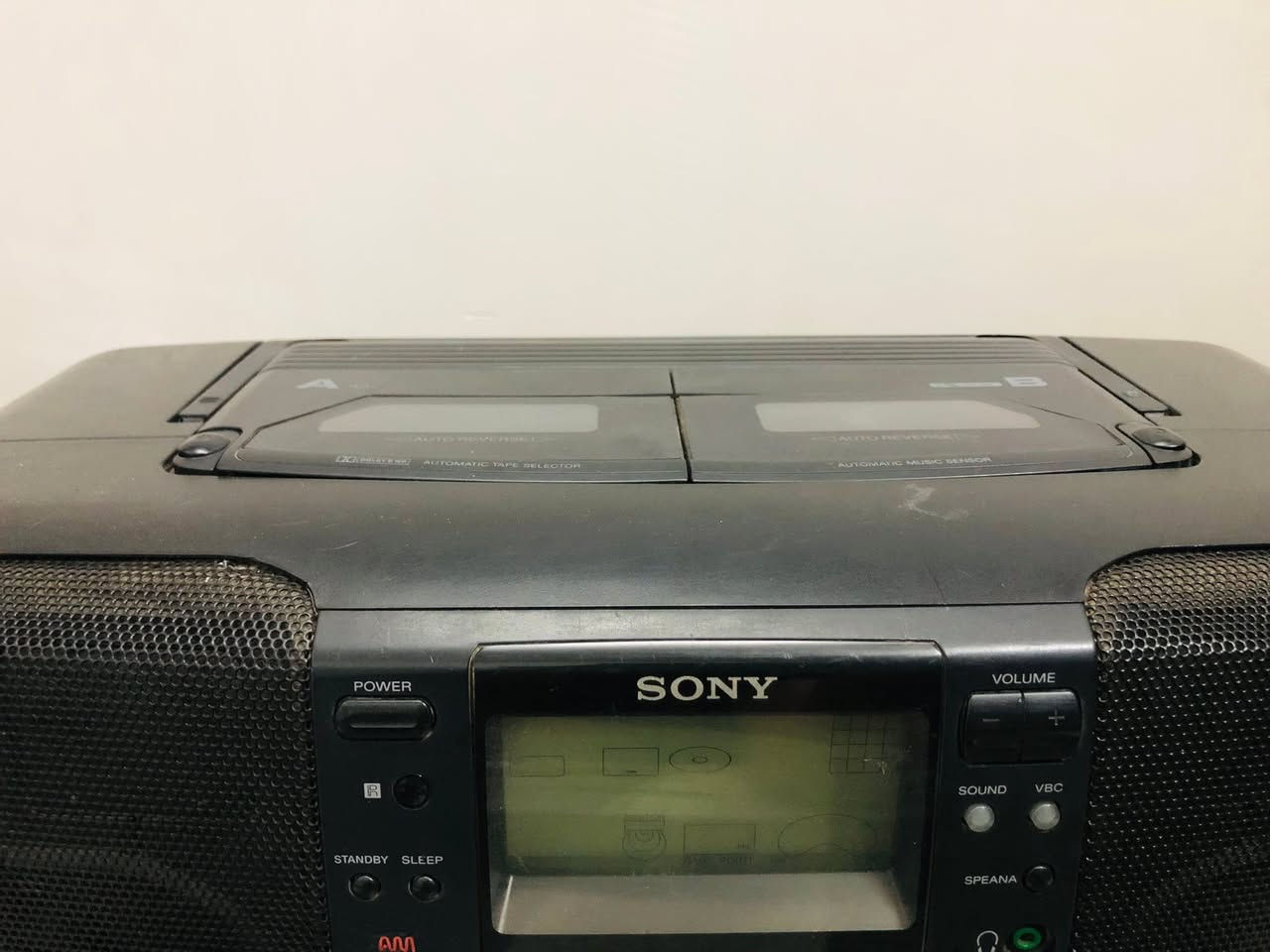 السلام عليكم
جهاز من شركة (SONY) 
سيستم.  ZS. 66
جهاز متكامل 
راديو وسيدي وكاسيتين 
راديو باحث وخاصية حفظ الاذاعات
الكاسيت تشغيل وتسجيل  سريع وبطيء 
نظام الصوت   دولبي. NR
نسبة النظافة. ٩٨٪؜
جهاز ع وضع الشركة وبلادي خالي من كُل عيب او نقص 
سعر الجهاز. 150. الف 
شامل اجور التوصيل 
***********
