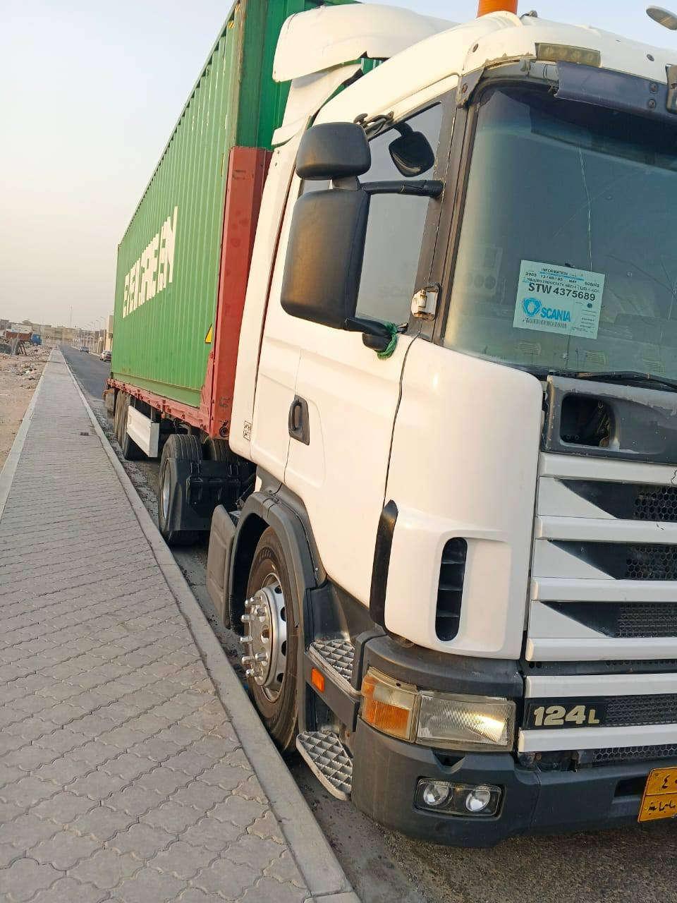 للبيع تريله سكانيا بومه فلات مديل 2001 مكينه انجكتر 420 6سلندر كير 4x4 اكسل جوبلس عربانه فلات اوربيه حرفش تخم تاير سياره جاهزه للشغل رقم سليمانيه سنويه ساقطه السعر 150 ورقه وبيه مجال الشراي يتصل مكانه البصره *********** .
