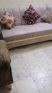 ديوان تركي نظيف جدا السعر 300  المكان الشعب 07740591365