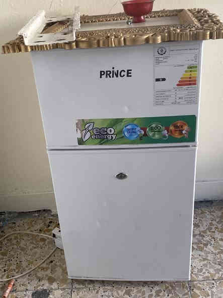 البيع كراسي 2ممري 2وفاترينه وعربانه ستعمال قليل وثلاجه مال حلاقين مشتغله قليل ***********
