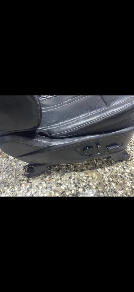 اغراض سورنتوا حديث موديل ٢١ إلى موديل ٢٤  قبق صندوق جاملغ يمين
مطريات استابكسل جهة يمين
***********
