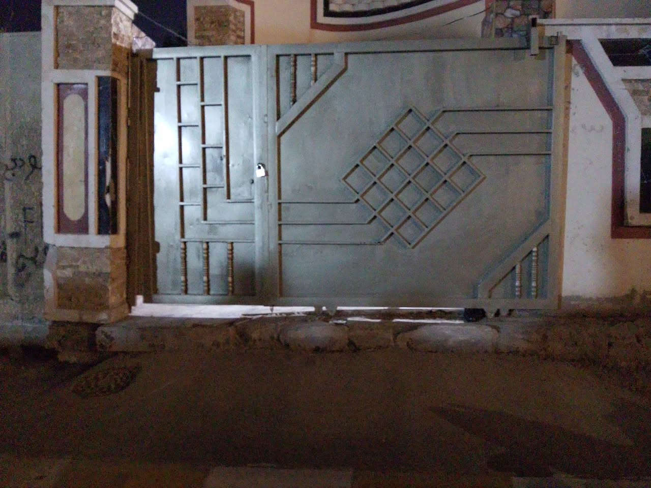 يوجد باب سلايت مع محجل مال درج وباب مال مدخل انضاف حيل جدا مال تفليش ويوجد طابوق جمهوري للبيع التواصل على الرقم مكلف بالنشر
***********
