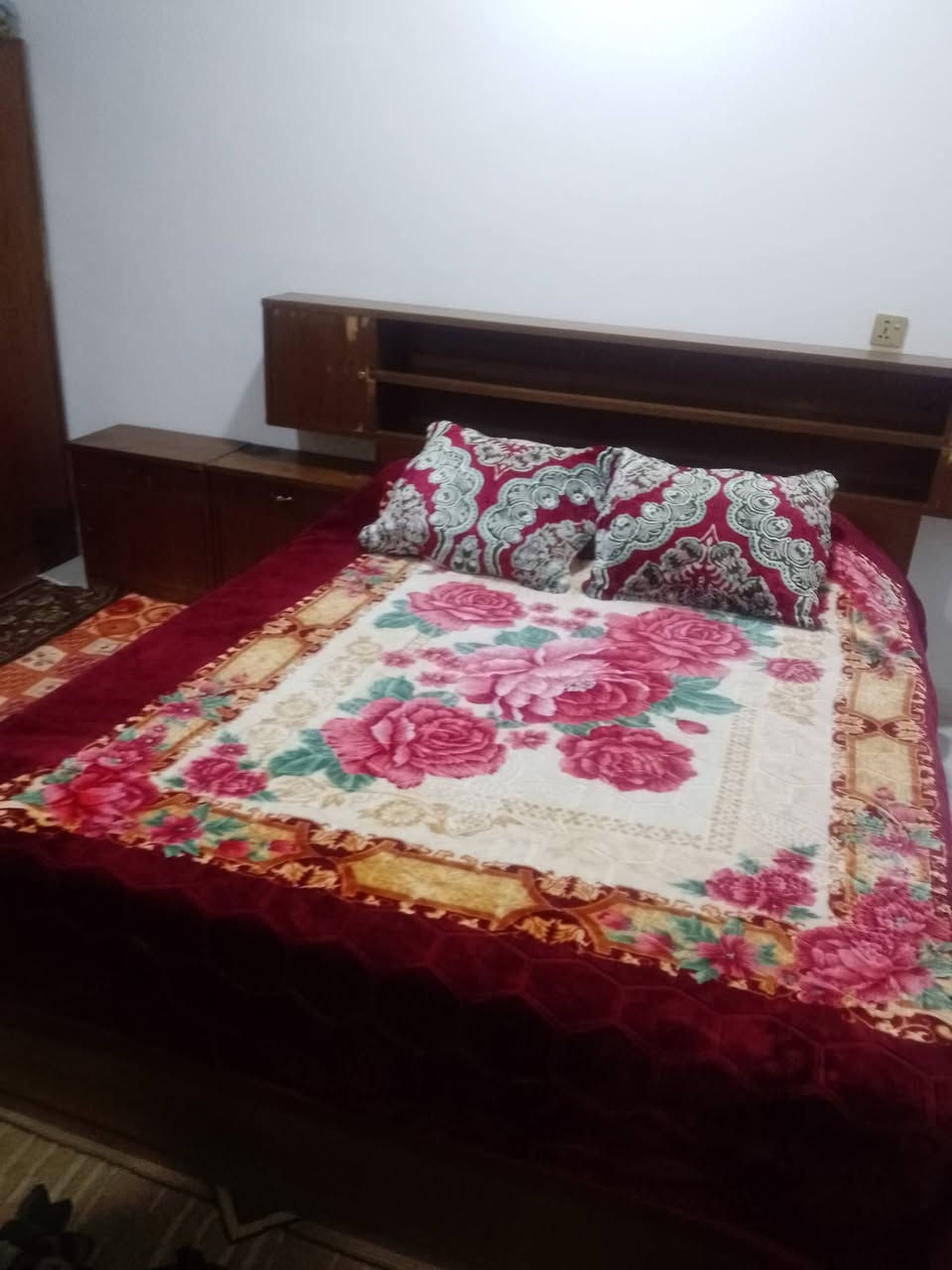 السلام عليكم غرفه للبيع الدخت بي جسر واحد مكسور بس والباقي كدام العين مكاني مزارع زيونه الشلالات 
***********
هاذا الرقم واتساب فقط 
السعر 300الف
