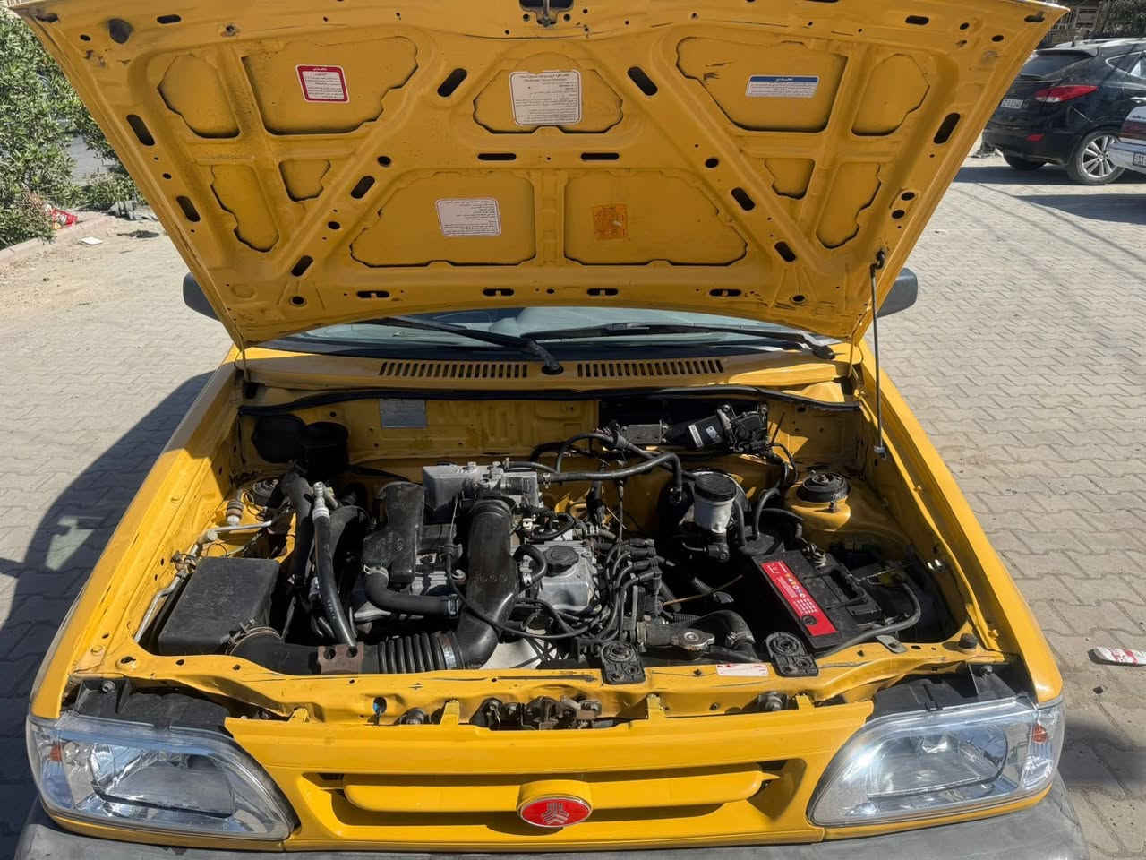 سلام عليكم سايبه موديل 2012  مكينة وكير و حداديه و شواصي مكفولات بيها صبغ جاملغ والباقي مكفول السعر 31 وبيها مجال هاتف *********** مكان نهايت حي اور
