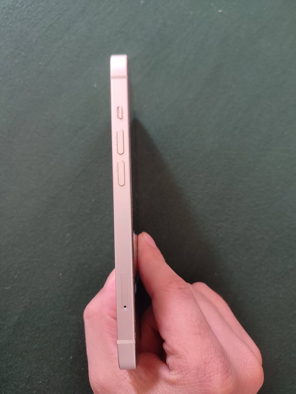 السلام عليكم حبايب للبيع ايفون 13 عادي لون مميز ذاكرته 128 بطاريته 86 الجهاز جديد لا مفتوح ولا مبدل بي ايي قطعة شرق اوسط ملحقاته فقط الكيبل مكان حلة للاستفسار ***********
