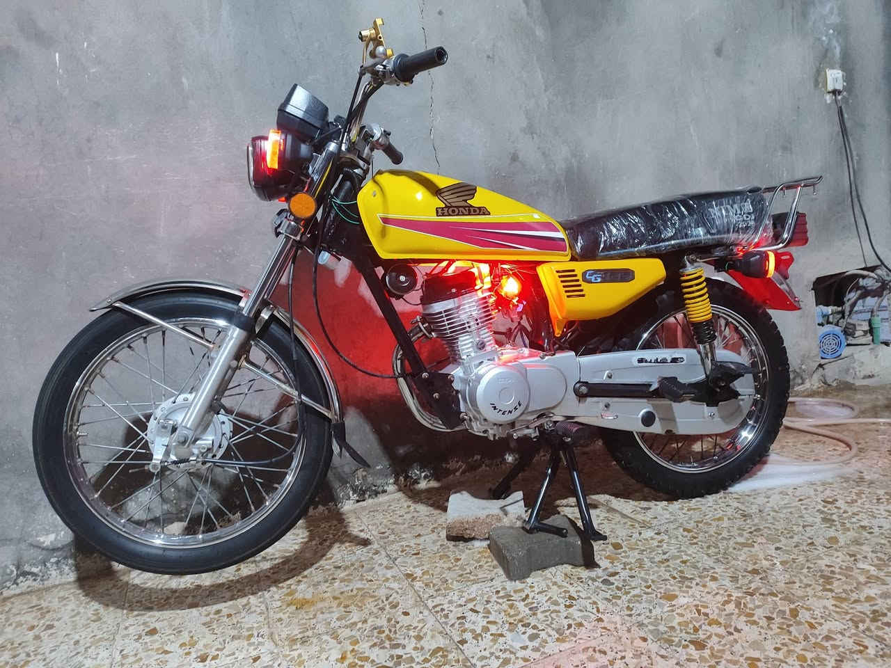 دراجه للبيع شاصي تايگر 2019 تعمير 2025 
وكيلها حمودي العارضي مكينه برغي مامفتوح منها شلعه فول كهربائيات كلها شغاله ماعايزه كلشي تفحص وين ميعجبك سعرها 850 وبيها مجال رقم *********** اتصل وبيك خير ودلل مكان كوفه قرب جنات الكوفه
