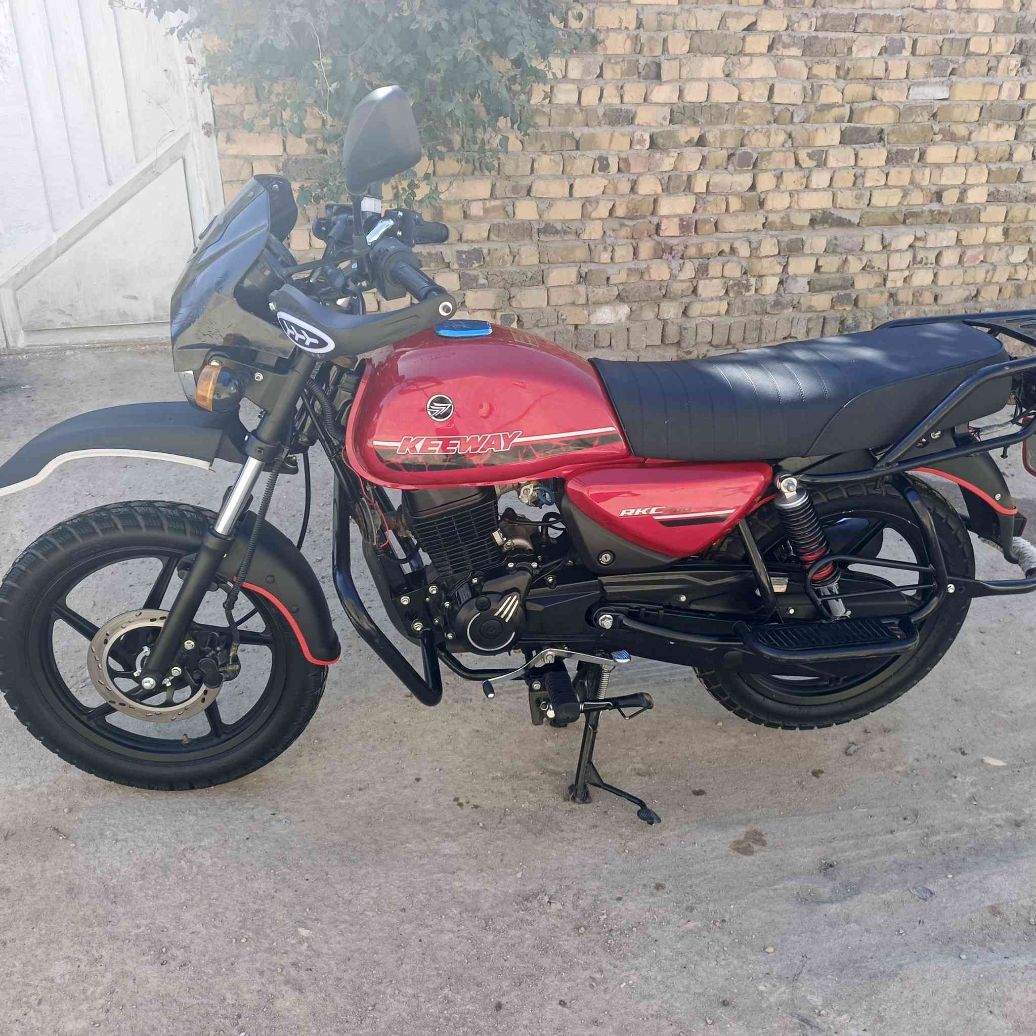 يالله اللهم صلِّ على محمد وآل محمد 
دراجه نوع ار كي موديل 25 دراجه بحالت الوكاله بعده صارله اقل شهرين من طالعه لون حلو وعليه اضافه وجه مال دايون وكيل علي عنجور دراجه حره ما مطلوبه ربع اطيك سنويه اصليه يعني ما مطلوبه ربع سعر 2400وبيه مجال شي بصيط
مازنجر مايشتغل بس واتساب او اتصال ***********
