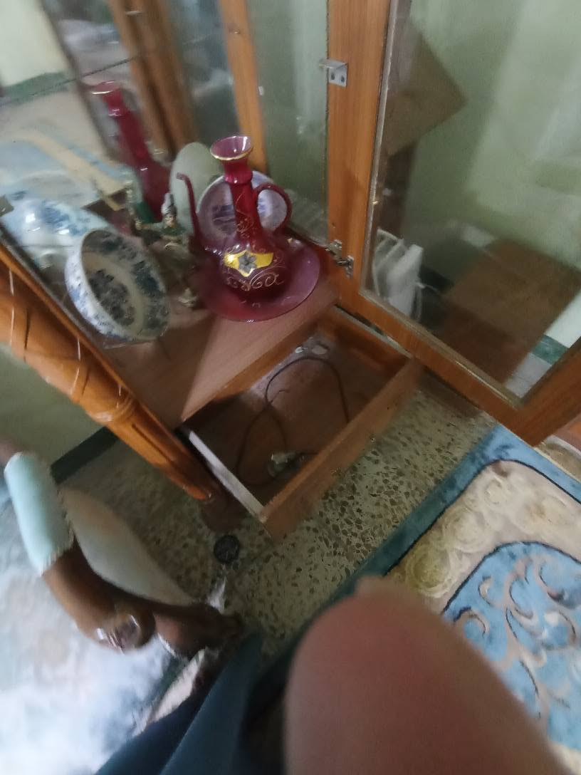 فاترينه بحاله جيده جدا  
ملاحظه الجام البنص ما موجود والتحفيات مو وياها النجف, العراق


**إذا كنت صاحب هذا الإعلان وتريد حذفه لأي سبب، رجاءا أرسل رسالة إلى الدعم الفني**