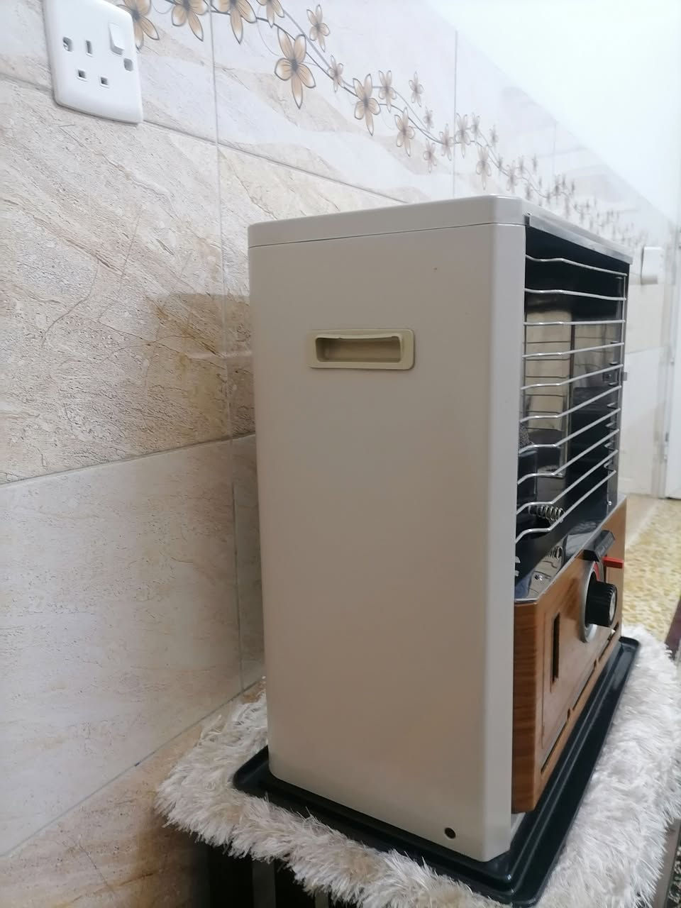 السلام عليكم ورحمة الله وبركاته جبنالكم تحفه فنيه من اندر النوادر صوبه نفطي استيراد المنشاه العامه التجارية العراقية شرط الشغل شرط النظافه حتا المقدحة شغاله كامله ما بيها نقص او عيب للبيع السعر خاص مكان موصل يوجد توصيل كافه محافظة العراق وهذا رقمي *********** موجود واتساب علا هذا الرقم
