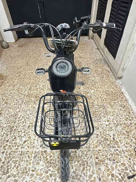 السلام عليكم ماطور اربع بطاريات 99سرعه كلو شغال مصبوغ لون اسود طافي السعر 200 التواصل ***********
