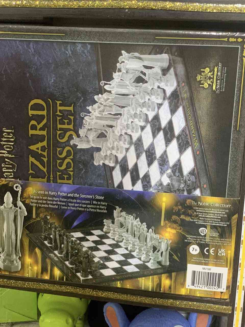 ♟️ مجموعة شطرنج كاملة بتصميم مطابق للفيلم
🗿 القطع عبارة عن تماثيل مفصلة (ليست قطع عادية)

📦 تأتي في علبة عرض فاخرة

🧱 مصنوعة من بلاستيك عالي الجودة (PVC) مع تفاصيل دقيقة

👦 مناسبة للأعمار 7 سنوات فما فوق

🎁 مناسبة للهواة وجامعي المقتنيات 

تصال ‭0774 144 9744‬
