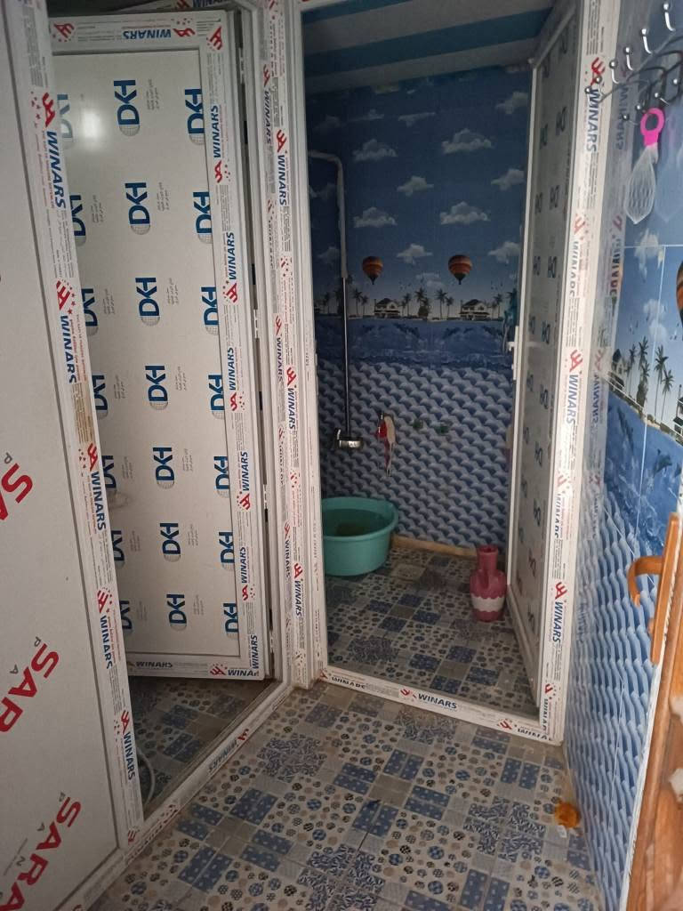 بيت 209متر ركن على شارعين طابو زراعي سند ٢٥ يحتوي الدار على 
أستقبال مساحة ٦×٥
صاله مساحة ٧×٥
غرفة نوم مساحة ٦×٥
غرفة نوم مساحة ٤×٥ 
مطبخ مساحة ٤×٦ حار + بارد
مجمع صحي مساحة ٣×٤
كليدور + مجمع صحي تابع للاستقبال 
درج داير نوع التشطيب كرانيت +أساس وسقف صب c35كونكريت مسلح البناء طابوق جمهوري تأسيس الكهرباء والماء من شركة معروفه السقوف من نوع 3D مساطر يحتوي على بيتونه ومخازن مزدوجه فوق ابواب الغرف من نوع صاج
العنوان :ابو صخير _حي المطاط_ نهاية شارع الاطفاء
السعر 105مليون وبي مجال للشراي تجي وتشوف وتحكم بعينك 
 وباقي التفاصيل الاتصال على الارقام التالية
***********
***********

