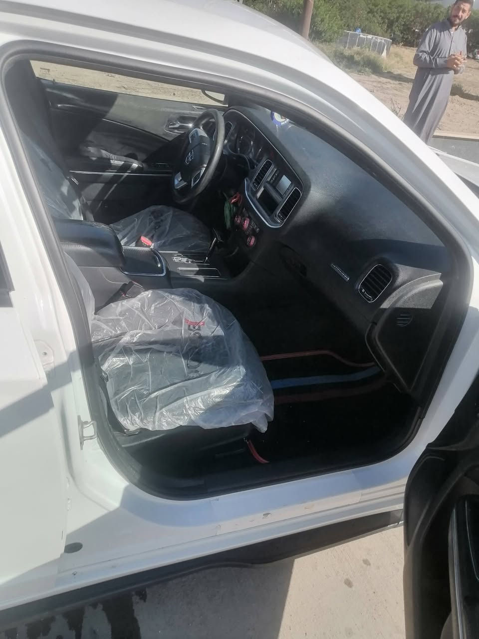 السلام عليكم شباب جارجر موديل ١٢ بسمي بيه قطعتين جاملغ امامي بي كلير بدون حادث وقبق جنطه مبدل بلادي فقط مكينه كير حداديه جديده تخم تاير جديد مابيه نقص للأخير السعر ١٥٨ للاتصال *********** بغداد
