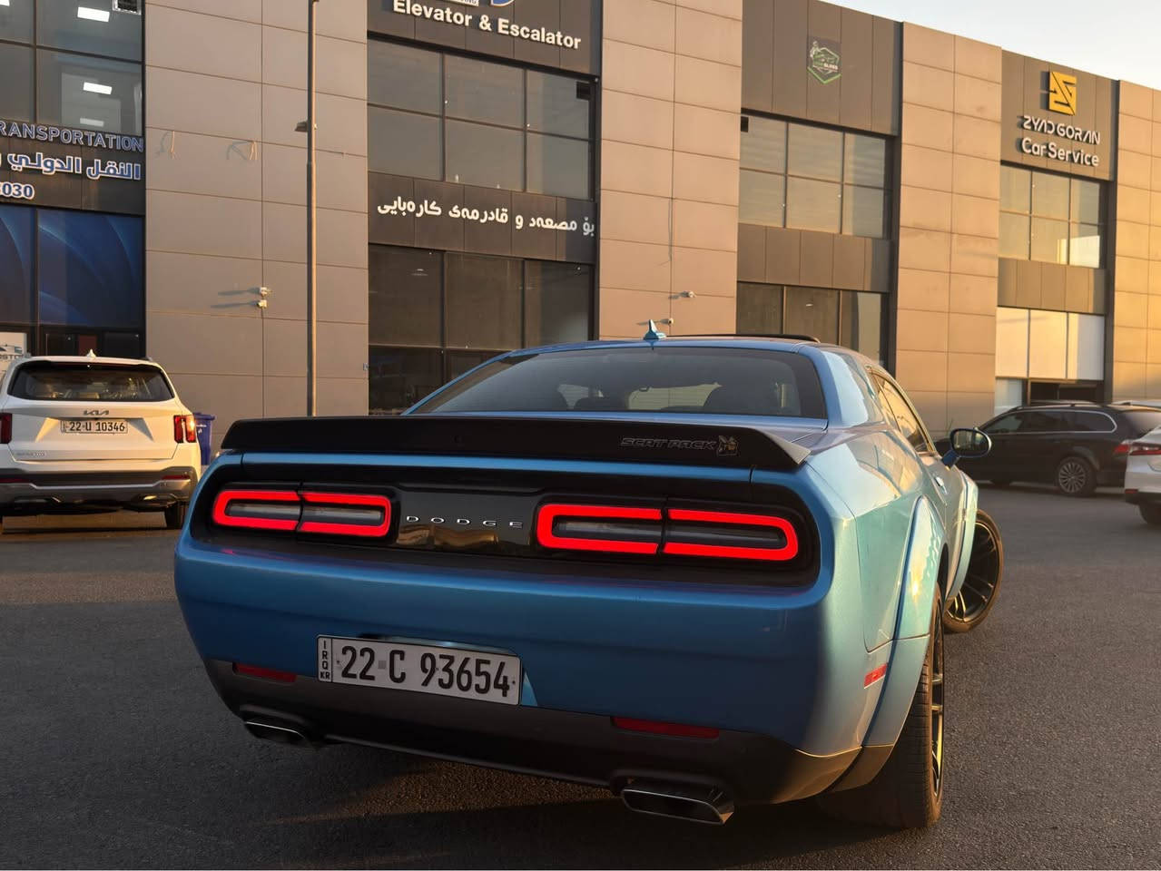 ‏Dodge Challenger Scat Pack Widebody 2023 🔥

تشالنجر سكات باك وايد بدي 2023 فول مواصفات، وارد امريكا، ماشية 1500ميل زيروووو،
المواصفات:
 • محرك V8 هيمي 6.4 لتر 485 حصان
 • فتحة سقف كهربائية
 • رادار أمامي + تنبيه التصادم
 • حساسات أمامية وخلفية + كاميرا رجوع
 • نظام كروز كنترول متطور
 • شاشة جبيرة تدعم كاربلاي/اندرويد اوتو
 • نظام صوتي بريميوم
 • مقاعد جلد/الكالكارا كهربائية مع تبريد وتدفئة
 • ستيرنغ متعدد الوظائف مع بادل شفتر
 • بصمة + تشغيل عن بعد
 • إضاءات LED نهارية وكشافات HID
 • نظام دخول ذكي Keyless entry
 • جناح خلفي وايد بدي مميز + رنكات أصلية 20 إنج
حادثها: جاملغ خلفي وباب صبغ وجاملغ خلفي سايق بارد ومكحل على كد شبر
ايرباك فقط برده

سيارة كلش نضيفة، ما ناقصها شي، فول مواصفات
سعر  32,500 وبي مجال بسيط
تواصل ***********
للتوضيح: سياره بدون رقم أربيل, العراق
