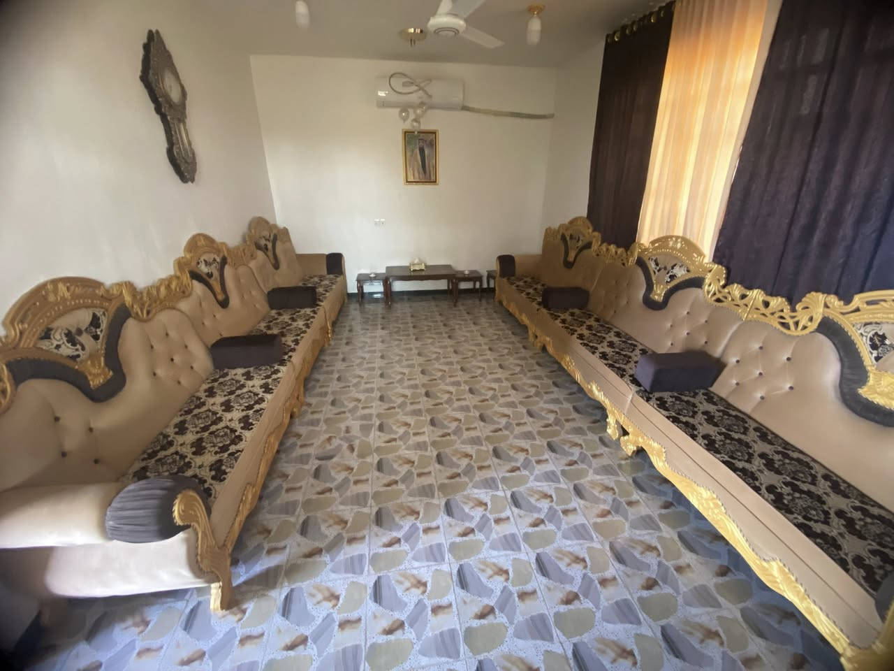 السلام عليكم من رخصة الادمن ،  تخم استقبال ديوان نجارة اصلي ،  صارله 6 اشهر من كمل ،لونه واضح بالصور  تخم جديد ونضيف جداً ، 

📍 الموقع:  بابل مشروع الامسيب

💰 السعر: (يُذكر عند التواصل)
التواصل عبر الرقم 
***********
خاص مامتواجد
