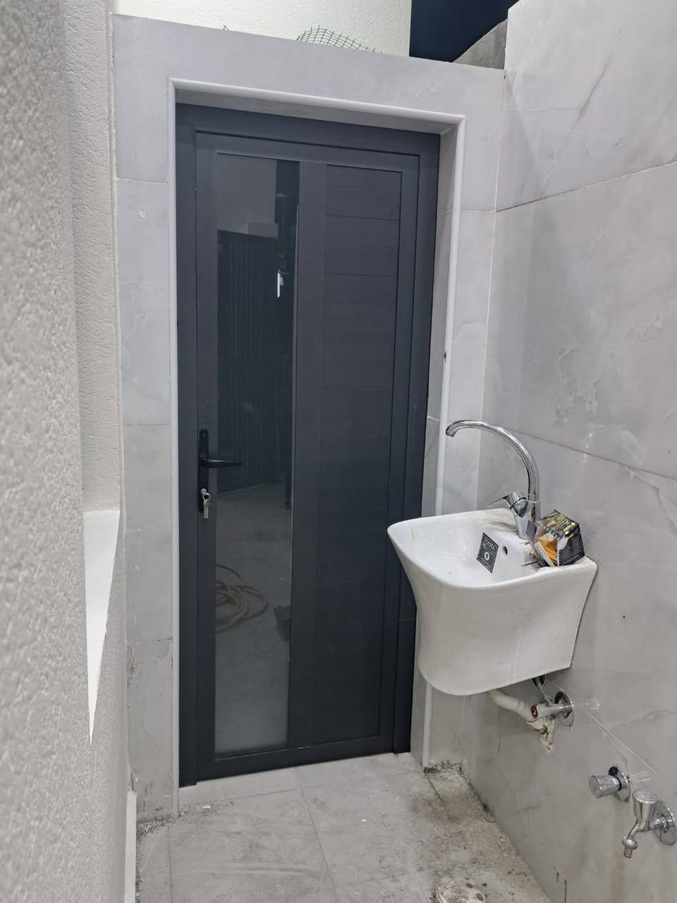 تم تثبيت شبابيك لأحد الزبائن في حي الحكيم
مواصفات العمل:  
القواطع: سراي تركي.وجام 6ملم 
العنوان: السماوة الشرجي، خلف الكراج، الطوابق الجودة والثقة عنواننا.
معمل الألمنيوم أهل التسامح بإدارة حسين أبو محمد.
للتواصل عبر واتساب: ***********
