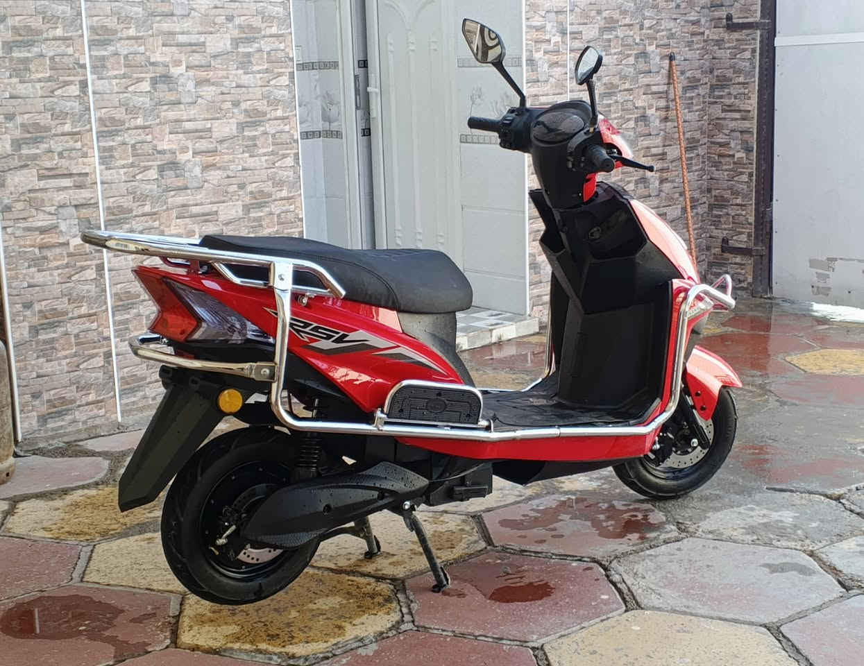 دراجة شحن RSV جديدة اشتريتها قبل شهرين والوصل والتاريخ مالتها موجود نضافة 100% الدراجة مابيها اي عطل
مواصفاتها
6 بطاريات
نظام ثلاث سرع
بيها رجوع للخلف  بگ
بصمة وتشغيل عن بعد
اضائة LED كاملة واشاير يمين ويسار
بريكات ديسك امامي وخلفي
شاشة تعرضلك كل شيء واذا جان اكو عطل تعرضلك نوع العطل
وبعد هواي مواصفات
سعر الدراجة 900 الف بس وبيها مجال قليل مكاني ديوانية - خصيمة
اذا شراي راسلني خاص او علق واني اراسلك واذا مو شراي لاتتعبني وياك


**إذا كنت صاحب هذا الإعلان وتريد حذفه لأي سبب، رجاءا أرسل رسالة إلى الدعم الفني**