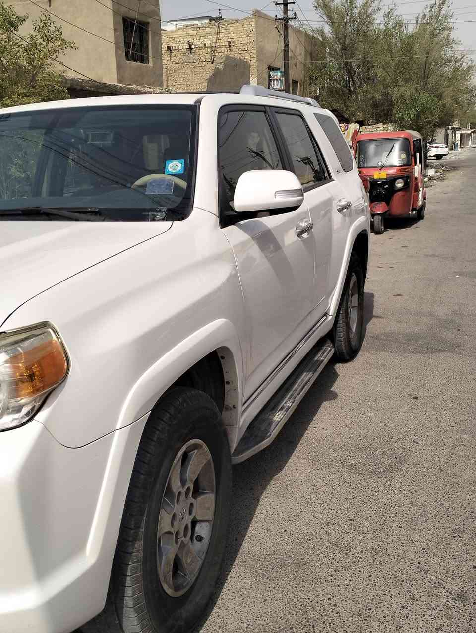 السلام عليكم فور رنر تو ويل موديل 2012 7 راكب مكفولة كفالة عامة من تبديل وصبغ وبارد عدى مكانين بارد صغار موضح ب السونار السيارة كلين تايتل داخلة بدون حادث استيراد مؤسسة فول مواصفات كامرة خلفية حساسات امامي خلفي مؤشر اعطال كشنات تدفئة تبريد + كهرباء وبيها هواي مواصفات لون ابيض ورقم بغداد الجديد ب اسمي  ورجاءً لحد يقارنها بغير سيارة لأن هاي بدوت حادث نهائيا ومابيها قطرة صبغ السعر 233 وبيها مجال  للاستفسار ***********
