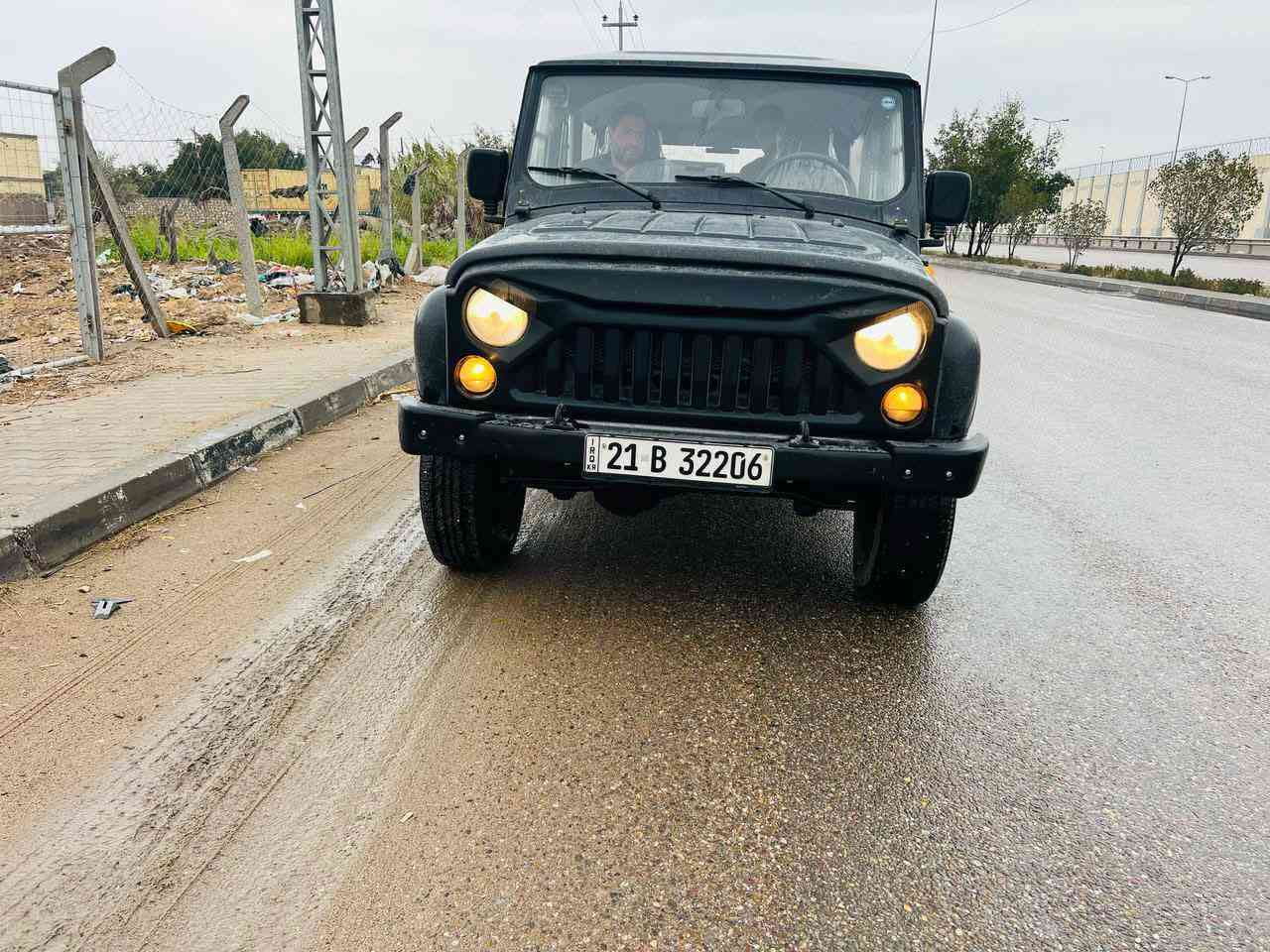 السلام عليكم واز جيب روسي للبيع موديل 2017 ماشيه 54 ألف السيارة شركة جديدة ومكفولة من الدعامية للدعامية سونارين وياها
مكينة 2700 روسي دهن كله وكالة 
گير عادي وفورويل بلاد  بيها شلعه تخبل
السيارة محدثة اضافات بيها هواي تبريد ثلج وي السويج كاميرا شاشة ايباد اصلي كاميرا خلفية كاميرات محيطية 360 درجة شاشة اضافية عالمري الداخلي داش كام اصلي منظومة كاملة شباك بلاد وشباك اضافي تحديث جديد غرفة السيارة بالجيس جديدة تخم تاير جديد باتري جديد مرشات ماسحات جدد السيارة بيها صفارة police اصلية وانذار كاملة وسماعة خارجية منظومة سماعات جديدة ودمام سستم كامل مظخم صوت حماوة ربع بالشتاء وجوه النص بالصيف بشهر تموز تفتح تبريد حماوة نص لو أقل النص بعود شخاط مروحتين اضافيات خارجية ماي راديتر زيتي السيارة صافية تخلي عليها كلاص ماي ما يتحرك رقم شمالي سليمانية مداور ثاني يوم صفر غرامات وياها برد كويتي تظليل معتم 100% وبيها عدة كاملة وغراض احتياطية للسيارة 
ترايك من الفاو لزاخو (السعر 85$) وبيها مجال قليل مكان السيارة محافظة النجف رقم الهاتف *********** بي واتساب ومفتوح مجال قليل حك الجيه
