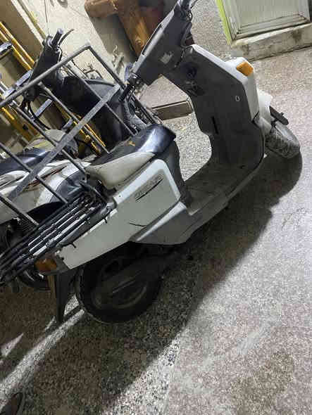 مكلف بل نشر 
مكينه مكفوله
كهربايات كلها شغاله 
نكره سلف 
تايرات جديده 
دبلات نظيفه 
دراجه حلوه ونضيفن عوزها بس غسل 
العنوان كاضميه شارع النواب 
رقم ***********راسل واتساب 
ملاحضه الدراجه مصلها هواي نازله رمبه 
السعر 375 بيها مجال جدا بسيط
