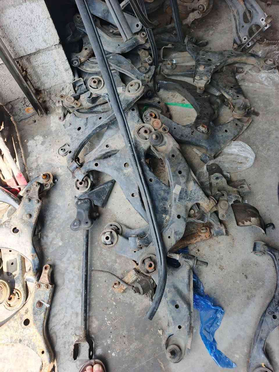 غراض سيراتو تفصيخ حاويه من موديل ٩ الى ١٣ والنترا من ٧الى ١١ يوجد توصيل جميع المحافظات 5000الف الاستفساررًالاتصال عل الرقم *********** الحجز واتساب أو خاص
