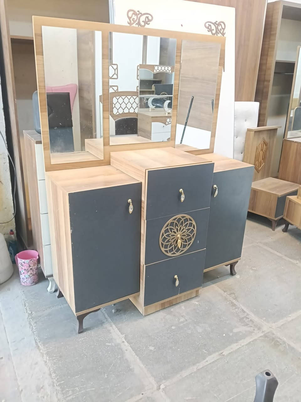 غرفة نوم مستعملة🇹🇷
 نضافة 95 ٪💯فول نضافه
عدد القطع /6
نضام /ابؤاب💢
سعرها/475/500💸
شد ونقل داخل بغداد مجاني🚛
يوجود توصيل محافضات 🚛


**إذا كنت صاحب هذا الإعلان وتريد حذفه لأي سبب، رجاءا أرسل رسالة إلى الدعم الفني**