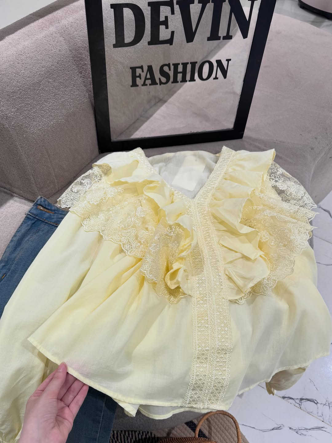 ⁨	⁨	قميص بتصميم دانتيل  كوالتي عالي 💕
 متوفر ب 4 الوان 🛍️
قياسات 36-44✨
 طول القميص 60cm✨
بنطرون كيلوت طول كامل 
قياسات 36-46
#اكسبلور_فولو #اكسبلور_explore #اكسبلورر #اكسبلور_ضيفونا #اكسبلور_العراق_السعوديه_الاردن_ايران_الكويت_طق_لايكات_كومنت_يلاا💙⁩⁩


**إذا كنت صاحب هذا الإعلان وتريد حذفه لأي سبب، رجاءا أرسل رسالة إلى الدعم الفني**