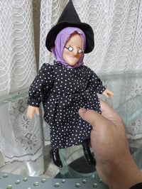 دمية • ساحرة مملة • نادرة