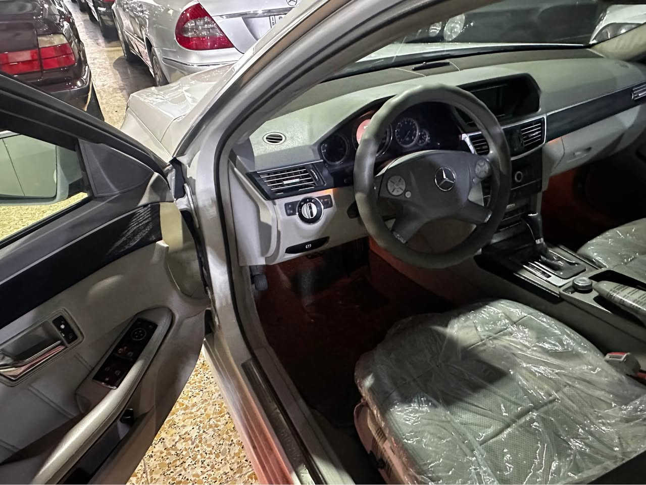 مارسیدس ۲۰۱۰ Eکلاس ۲۵۰ فول مواصفات پانوراما گیر محرک تحویل وکاله بالشرط 4 تایرات ویل جدید أربيل, العراق


**إذا كنت صاحب هذا الإعلان وتريد حذفه لأي سبب، رجاءا أرسل رسالة إلى الدعم الفني**