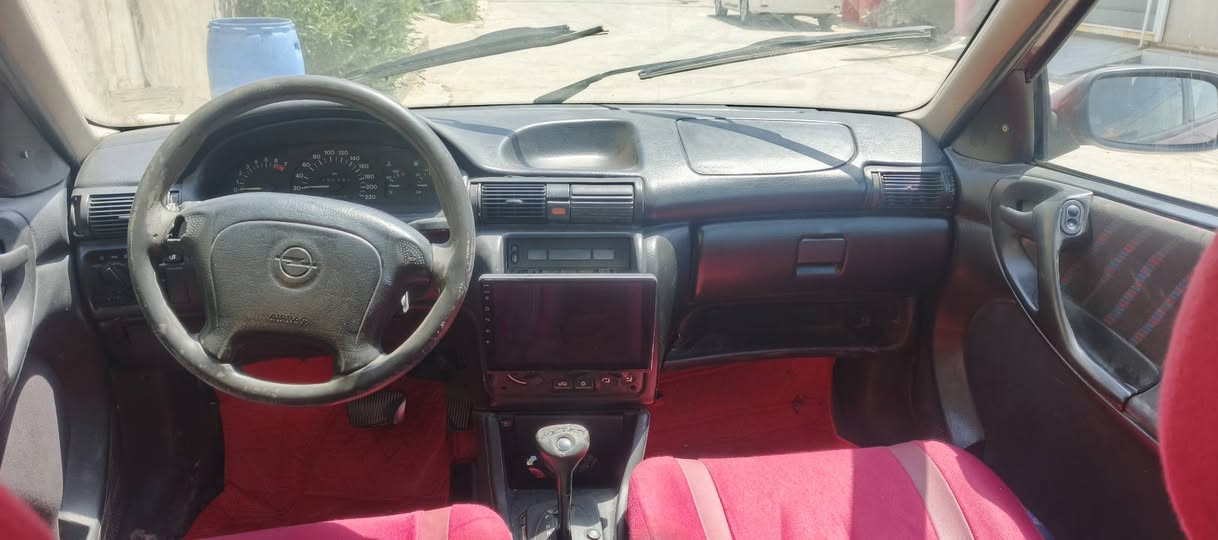 اوبل استر
موديل 95 
بدون ضرار 
دواير ودوسات ما مصلح 
محرك 20 بشرط لا صرف ولا نفخ 
كير تومتيك 
كهربائية شغاله 
سعر 53 وبي مجال 
رقم الهاتف 
***********
***********
