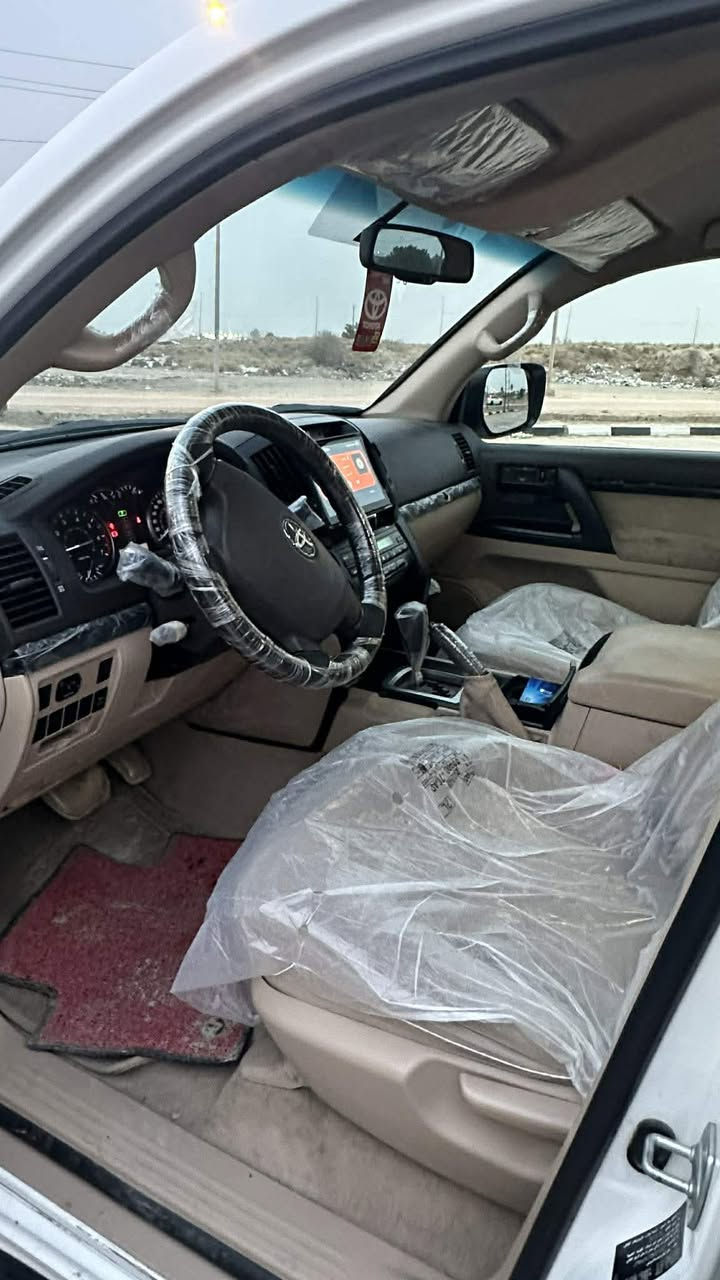 سلام عليكم 
لاندكروز 2013 
رقم سليمانيه سنويه جديده 
كفاله عامه من الضربه وشخط 
كير مكينه وكاله
ادامه كامله منضومه بانزين 
السياره فول عميه بدون مواصفات 
385 او بيها مجال 
حله حي البكرلي 
***********
