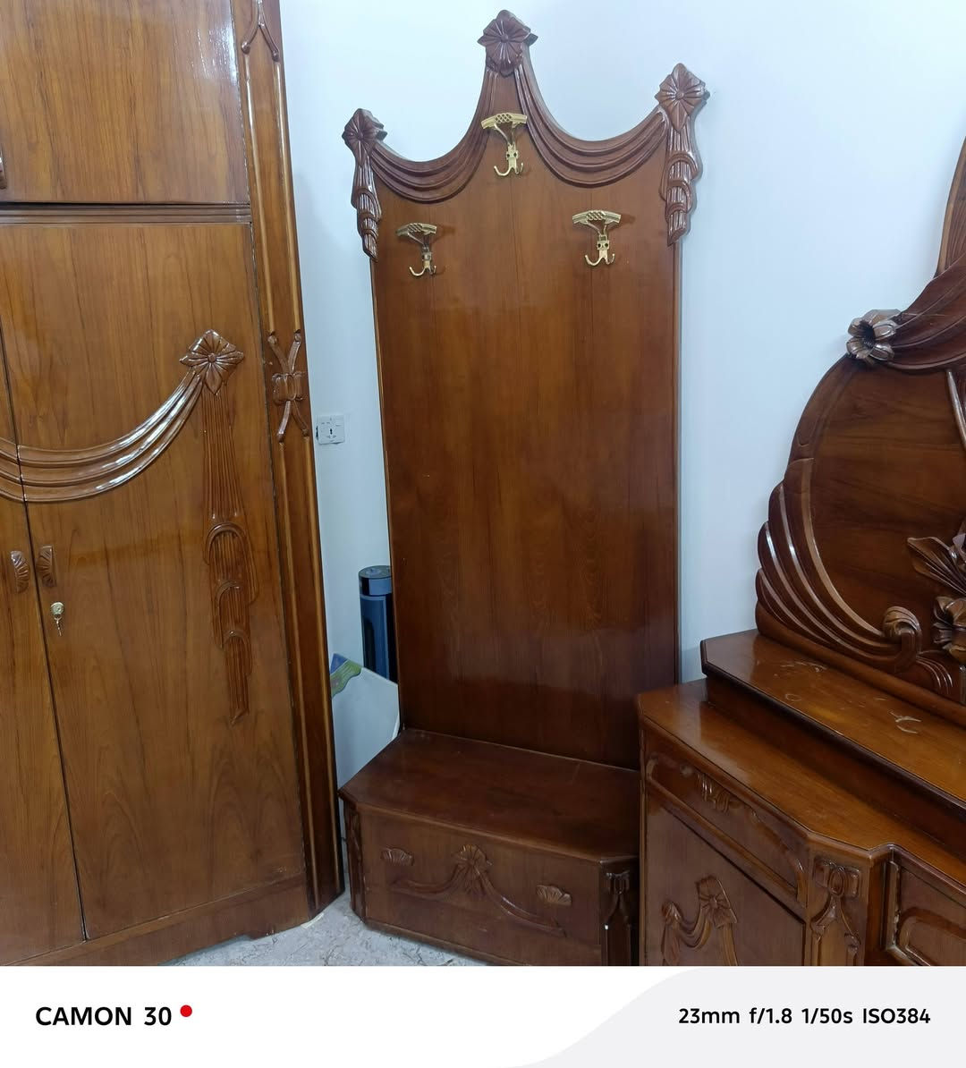 غرفه انتيكا للبيع
نجاره مسيحيه الغرفه حيل قويه وثگيله صاج بورمي 
حتى اليده بورمي بسعر ٣ونص وبيها مجال بغداد حي اور
***********
