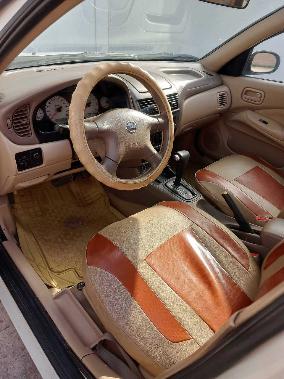 سلام عليكم لبيع فقط نيسان صني موديل 2009 ياباني اصل تبريد ثلج مكينه قبغ اسود كير اوتو رقم اربيل انكزليزي جديد هزه جديد بسمي شرط تحويل أو وكاله عنواني ديالي خانقين 
اربع تايرات جديد باتري جديد دوشمه جديد 
سعره 100 بي مجال
***********
