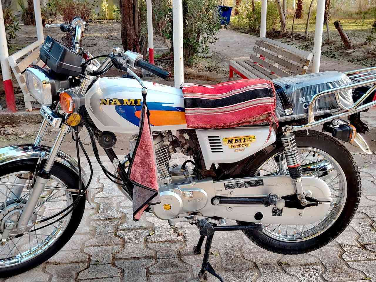 نامه امتياز مديل 25 بعدها زيرو
كهربائيات كامله

نضافه فول كدامك بلصور

اوراق سكنر بأسمي

فلتر بانزين يعني المكينه والكابريته فول 
نضافه

الدراجه ماناقصها شي السعر 650 وبيها مجال وتشلع عيوني 

المكان كربلاء طويريج ***********
مامتواجد فيس تعال واتساب لو تخابرني
