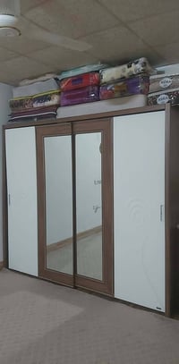 كمود ٢ • طاولة تواليت • كالار