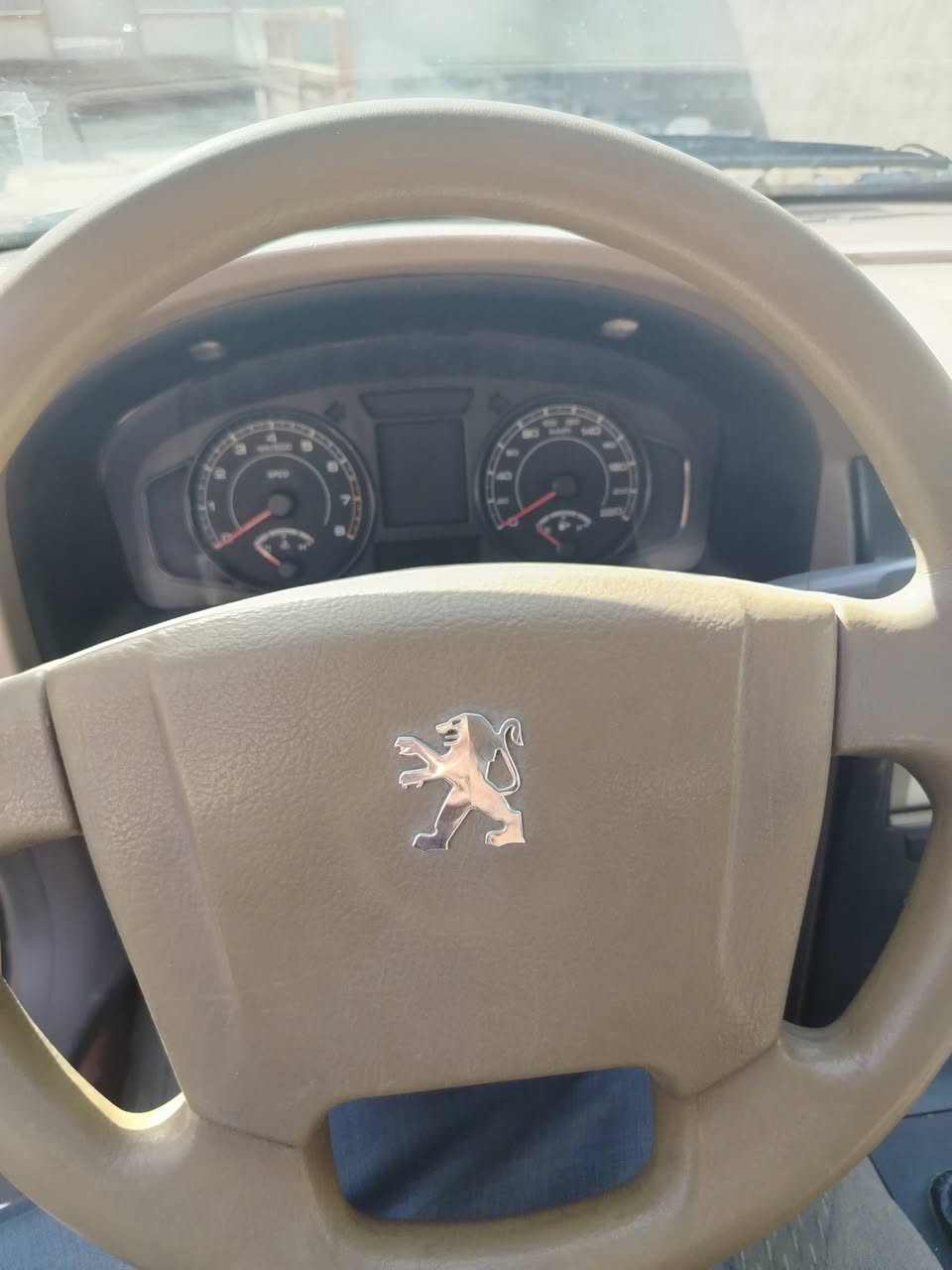 أكد موديل ١٦  سيارة نظيفة جدا محرك وكير وتخم تاير تدفئة تبريد  كلج خفيف كهربائيات تحكم مرايات  السعر 38 بيهه مجال مكاني كربلاء ***********
