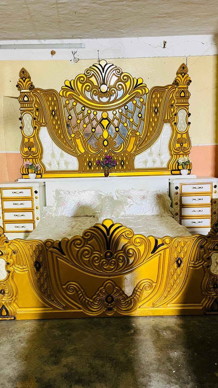 السلام عليكم يوجد غرفه نوم توج ملحق للبيع خشب صاج عراقي حطاطه للاستفسار على هاذ الرقم *********** يوجدوتساب
