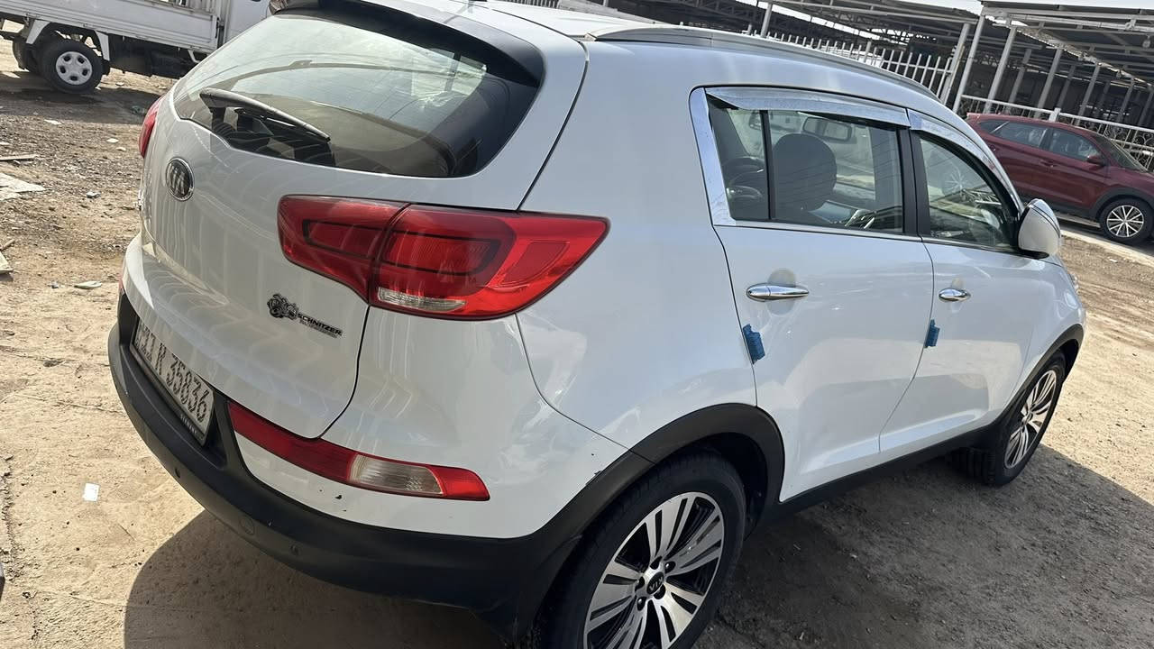 السلام عليكم
سبورتج 2015 خليجي بيها تبديل بنيد فقط بدون صبغ نص مواصفات مري شفط حساسات ويل كروم كاميرا ليد اماني يدات نيكل ماشية 185 محرك 2400 gdi ما مفتوح  كلش نظيفة وجاهزة السعر 145 وبيها مجال مكانها بغداد ناحية الرشيد ***********
