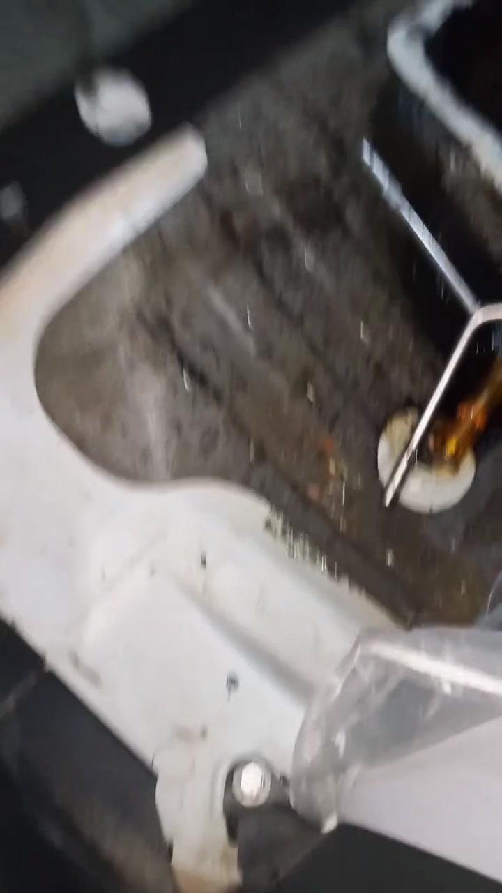 بليل والبانزين عبالك مفوره على نار الله يساعد الفيتبم والقاعده والسياره والله يكون بعون صاحب السياره هذا واقع حال تعددت الاسباب والبانزين واحد #اسطه عامرالعاني بخدمتكم فقط اتصل ***********
