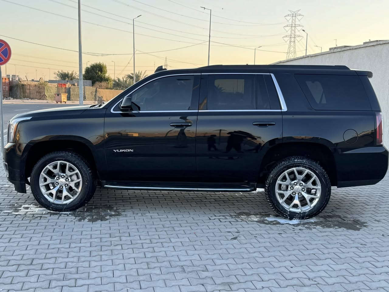 ادوات ادوات ادوات ادوات 
جمسي بتره لون اسود دخول جديد 
مديل (2017) مكفوله من الكص والفتح 
والسرقاء والعشائر.  سياره بل كرتون قطعه وحده صبغ. فول موصفات عده الفتحه 
المكان البصره 
السعر. (180
***********
