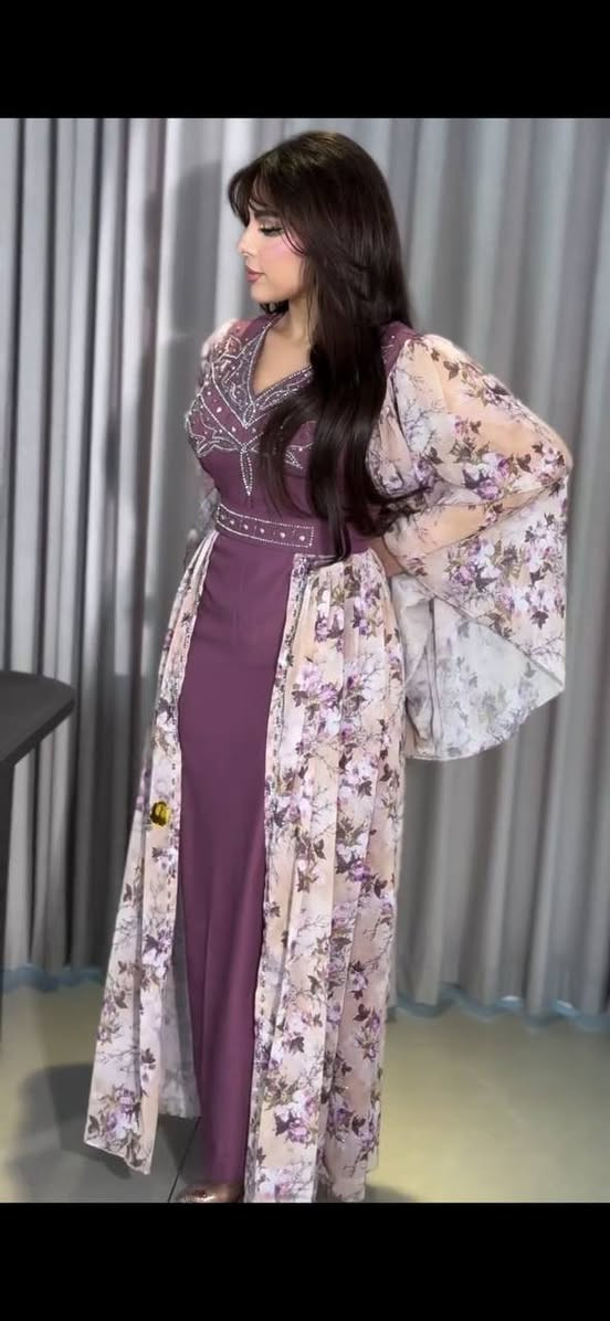 كولكشن العيد✨🔥
فستان تحفه بتفاصيلة💕

فستان دابل مع شيفون 
شكل مختلف وفخم 🫰🏻

كولتي عالي كرستال حقيقي
قياس 38 40 42 44 46 48 
متوفر 3 الوان 💕


**إذا كنت صاحب هذا الإعلان وتريد حذفه لأي سبب، رجاءا أرسل رسالة إلى الدعم الفني**