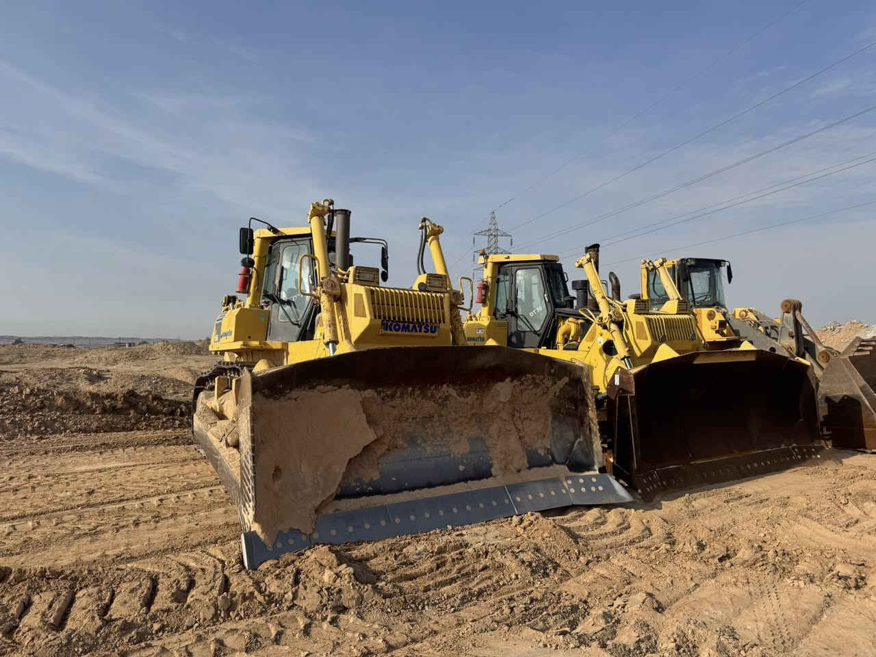 بسم الله الرحمن الرحيم 
بلدوزرات للبيع 
موديل 2007
بم ونوزل فول كير عادي 
مكفولات كفالة عامة كير محرك اكسل برغي مامفتوح بيها
دخول جديد مامشتغل بالعراق 
للاستفسار ***********
العنوان ديالى جلولاء
