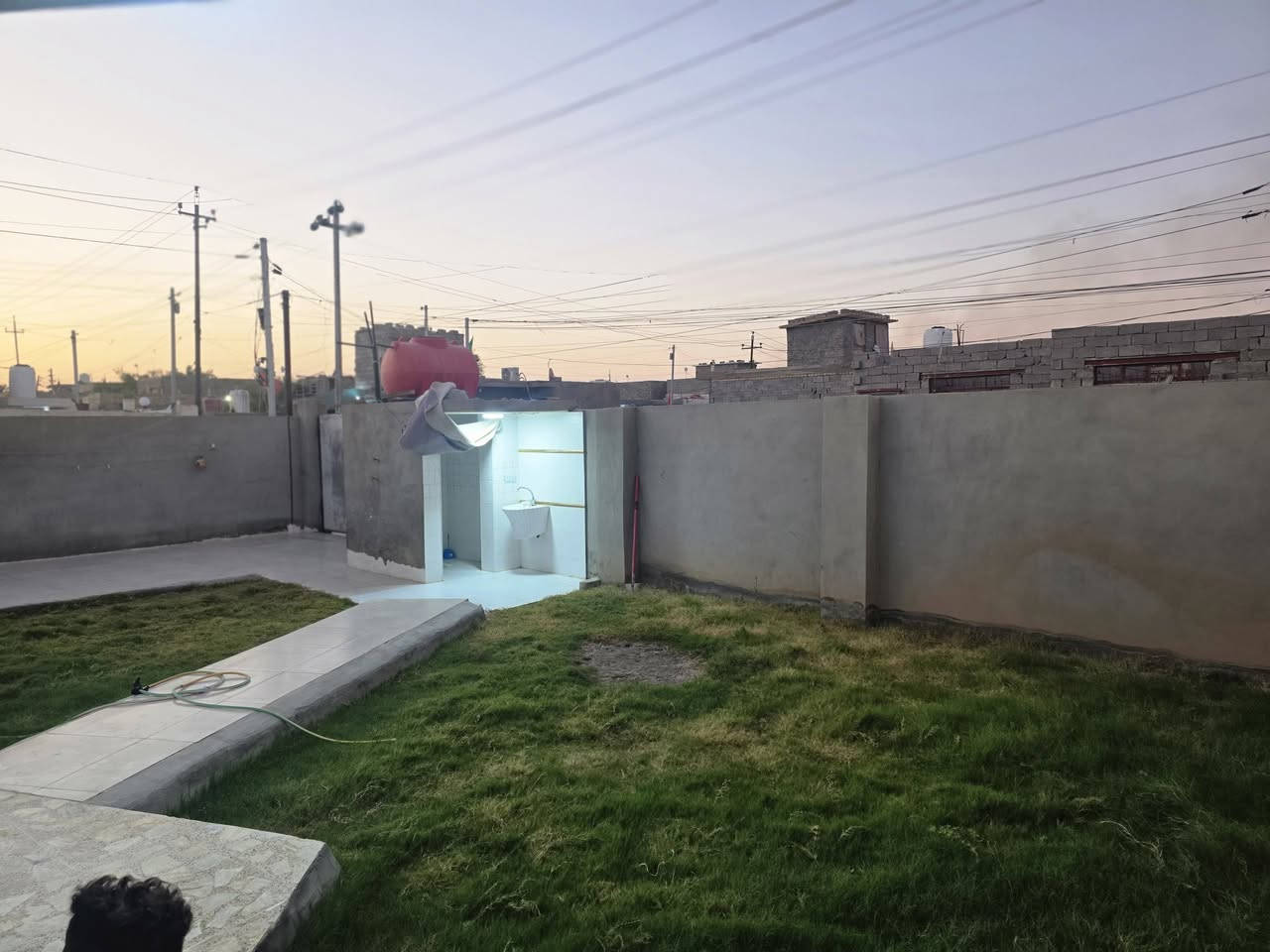 السلام عليكم بيت للبيع المساحه ٣٥٠ متر  زويريجات بدايه الزنابره ***********
