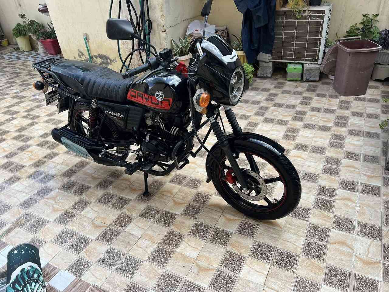 السلام عليكم دراجة دايوان 26 الشكل جديد
السعر 1500 وبيها مجال ))***********)
