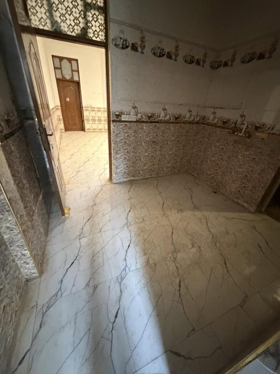 🏡 #دار #للبيع  نقد

فرصة مميزة لامتلاك داربسعرمناسب 

​📍 الموقع: الحلة /. شارع 80  حي الشهداء 

📐 المساحة:   130 متـــر 

⚖️سنـــــــــد 25 زراعــــــي 

⚡ الخدمات: كاملة 1طابـــــــــق 

​📌 مواصفات الدار:

​صالة  هول ​,مطبخ

العدد​ غرفة نوم.. 1

مجمع صحي العدد 2

​مناور +

​💰 السعر:  عبر واتساب فقط 

​📞 للتواصل والاستفسار: مكتب الامير للعقار وللمقاولات العامة - ***********ـ *********** واتساب فقط أو تصال على خط 

​#دار_للبيع #عقارات_بابل #الحلة  #بيت_للبيع #عقارات_العراق
