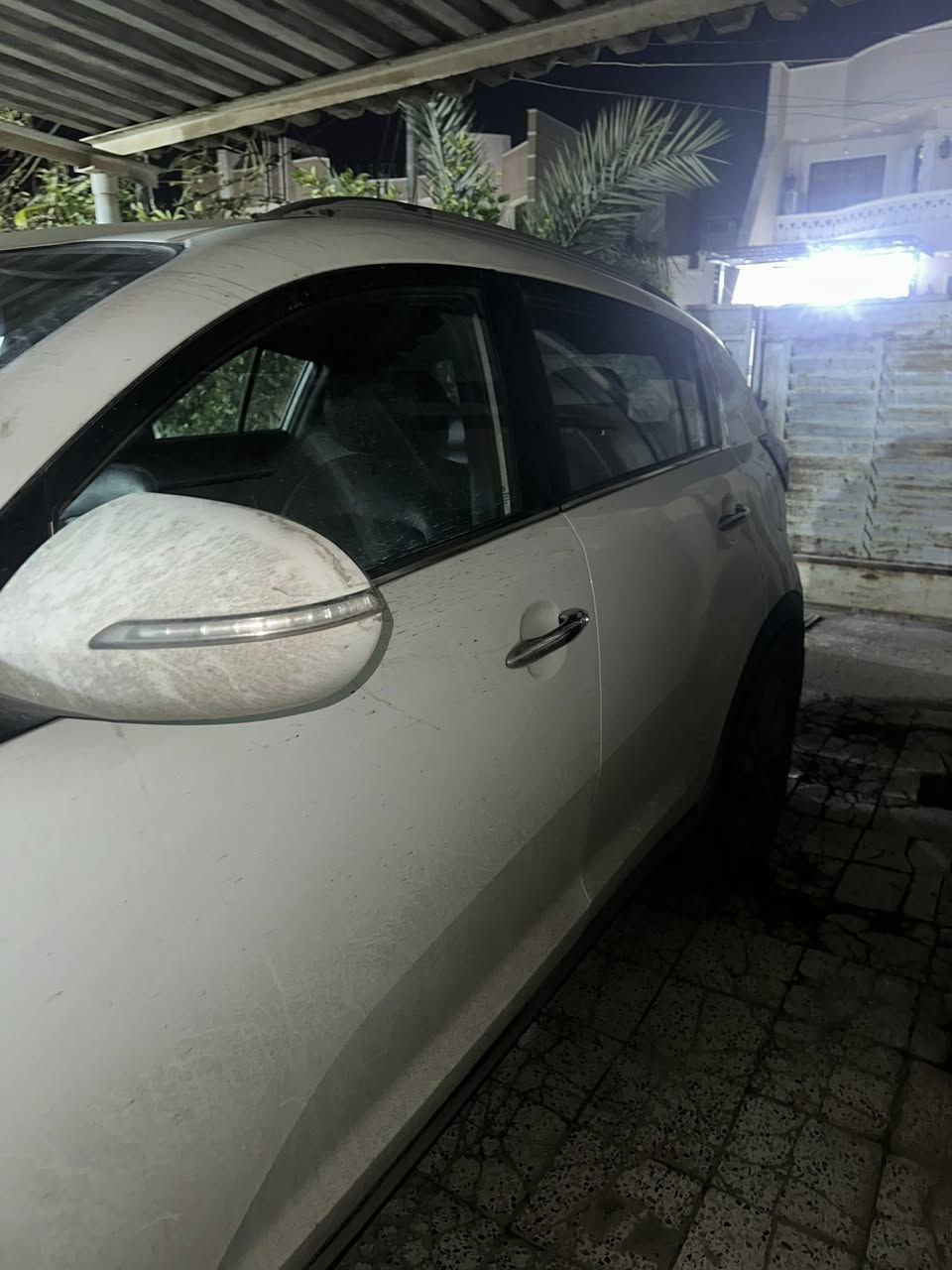 السلام عليكم سبورتج خليجي موديل 2013 بيها قطعتين صبغ ووحده تبديل (البنيد صبغ  وجاملغ خلفي وجاملغ امامي تبديل )سياره نص فول حساسات تحكمات كامره ثلاجه اشاير ب مري كير ٦نمر محرك٢٠٠٠دوش تواصل خاص او اتصل على رقم ***********
