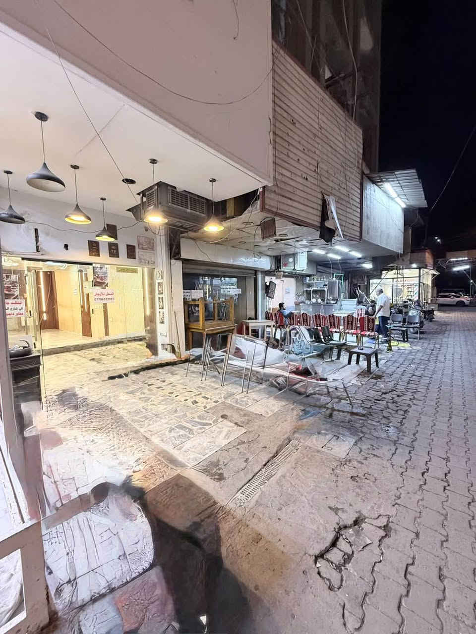 محل للايجار في بغداد الكراده الشرقيه مجاور جبار ابو شربت مقابيل مجمع الكراده التجاري للاستفسار ***********

