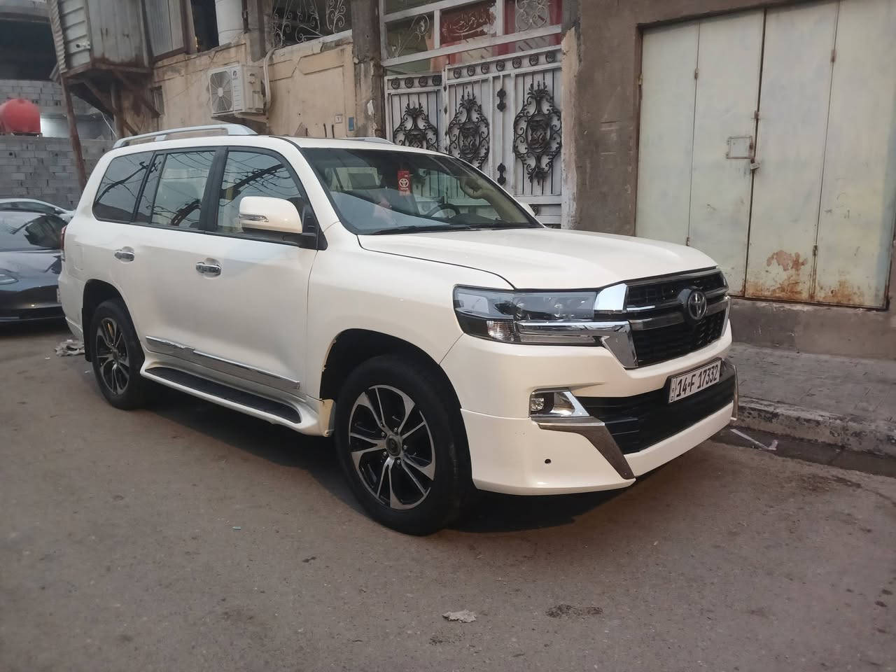 السلام عليكم البيع لاندكروز مديل ١٤ محدث الخارج بس محرك ٦ رقم بصره بسمي بيها جفيه صبق عام جاهزه السعر 270 مكان بصره الخاص مقلق الاستفسار ***********
